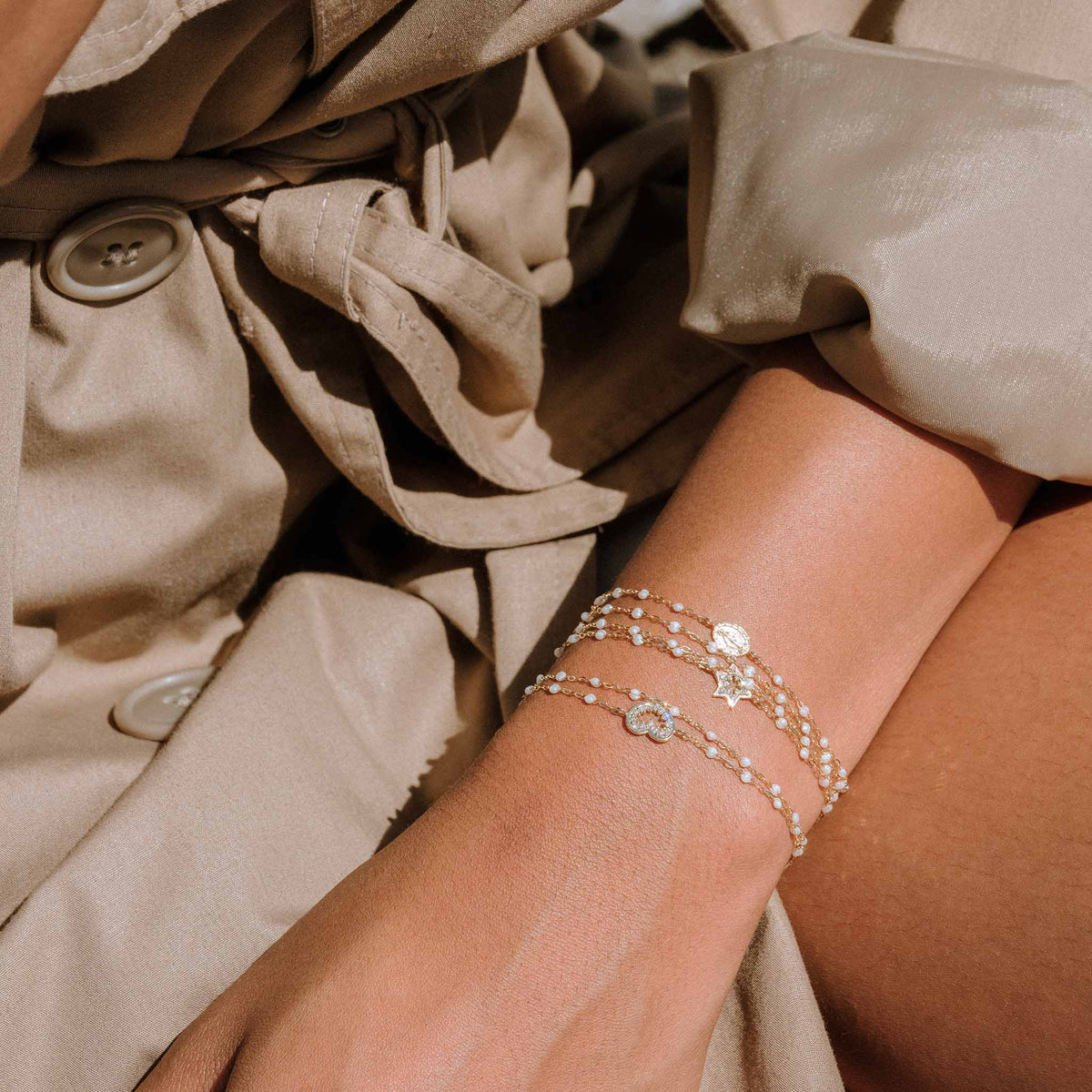 Madone Charm Classic Gigi Opal bracelet, Yellow Gold, 6.7