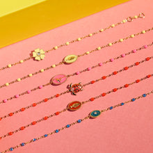 Gigi Clozeau - Madone resin charm Classic Gigi Coral bracelet, Yellow Gold, 6.7"