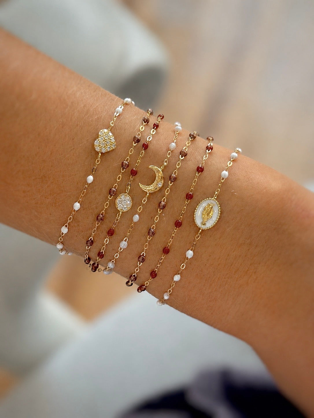 Classic Gigi White beaded bracelet, Yellow Gold, 6.7