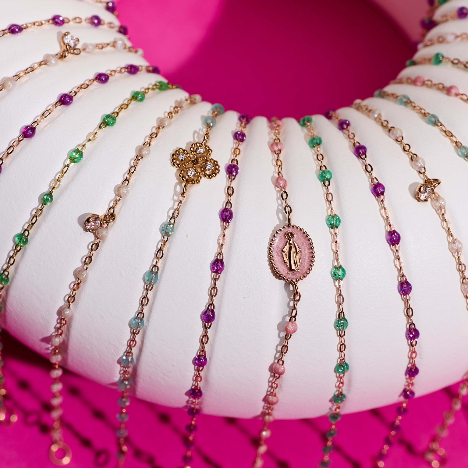 Gigi Clozeau - Madone resin charm Classic Gigi Blush bracelet, Yellow Gold, 6.7"