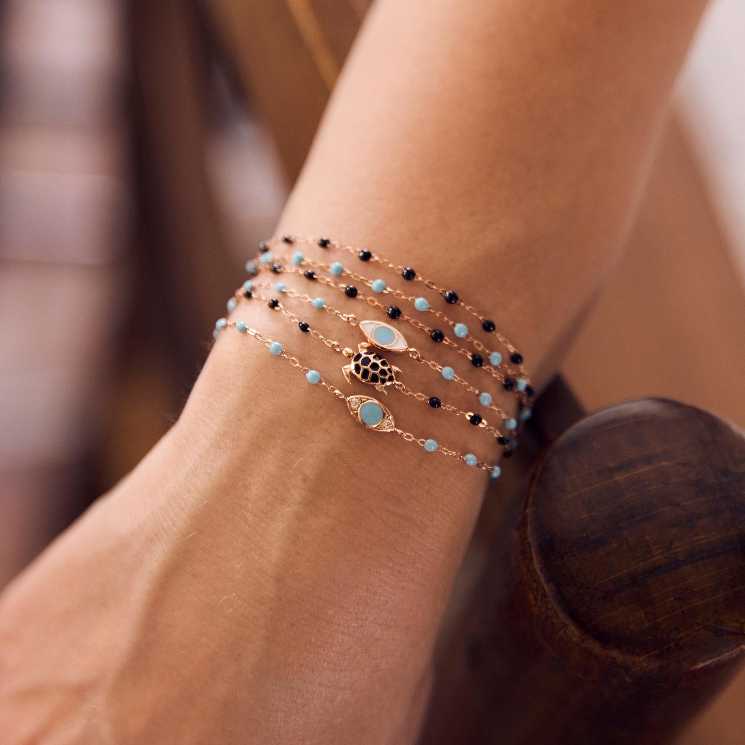 Gigi Clozeau - Turtle Black Bracelet, Yellow Gold, 6.7"