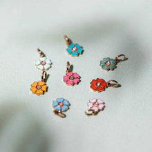 Gigi Clozeau - Flower Pink diamond pendant, Yellow Gold