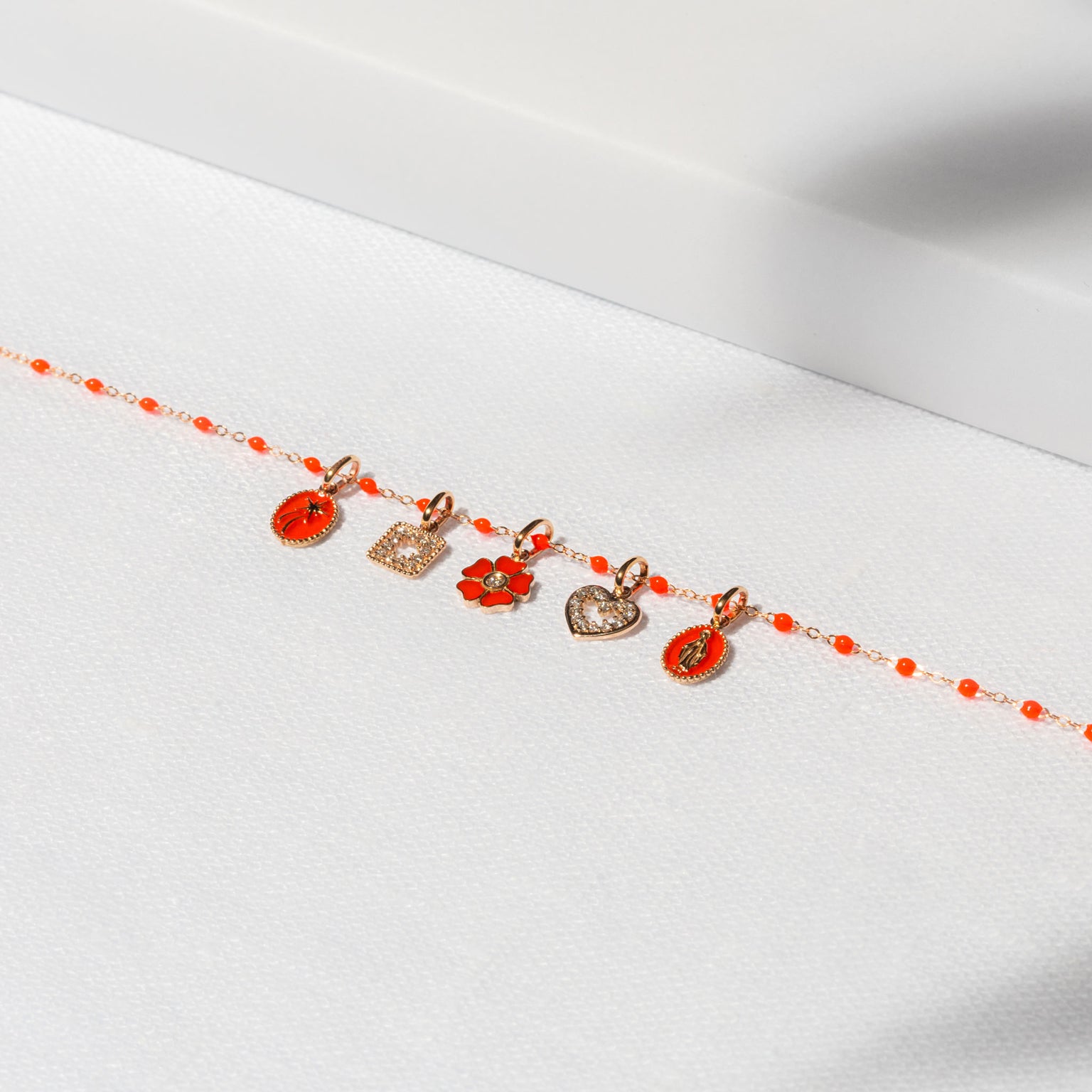 Gigi Clozeau - Madone Coral Resin pendant, Yellow gold