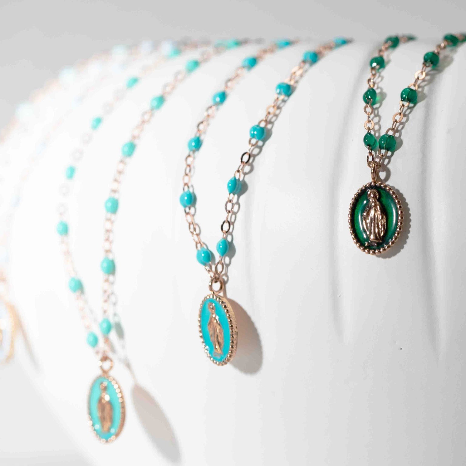 Gigi Clozeau - Madone resin charm Classic Gigi Emerald necklace, Rose Gold, 16.5"